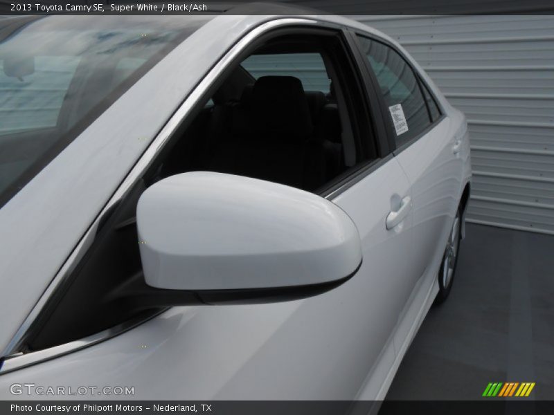 Super White / Black/Ash 2013 Toyota Camry SE