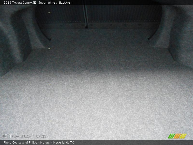 Super White / Black/Ash 2013 Toyota Camry SE
