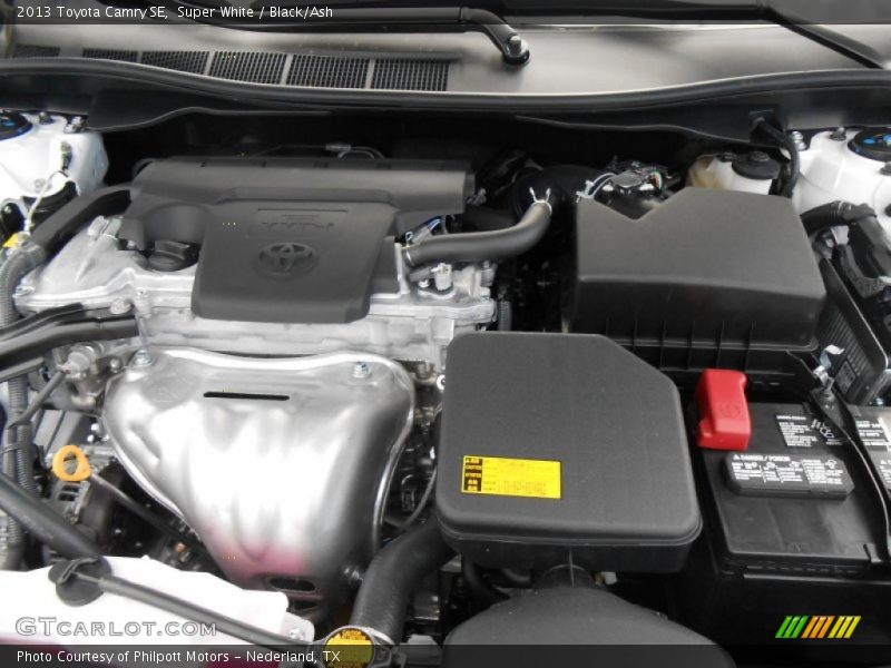 Super White / Black/Ash 2013 Toyota Camry SE