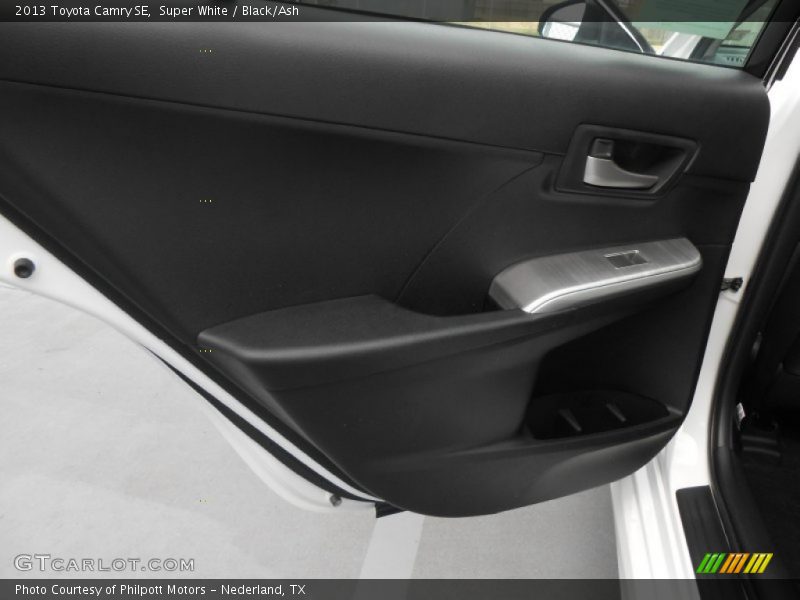 Super White / Black/Ash 2013 Toyota Camry SE