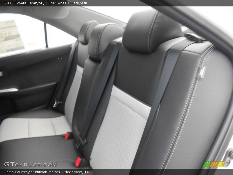 Super White / Black/Ash 2013 Toyota Camry SE