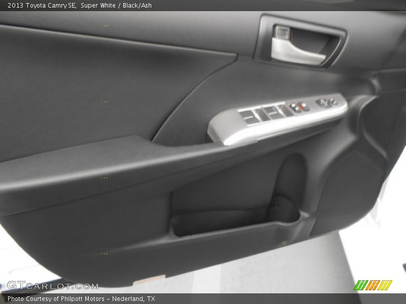 Super White / Black/Ash 2013 Toyota Camry SE