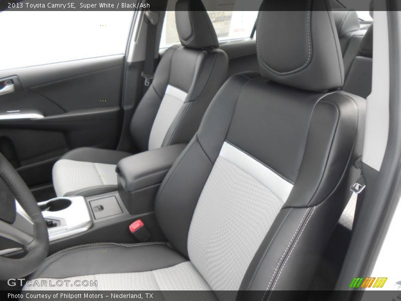 Super White / Black/Ash 2013 Toyota Camry SE