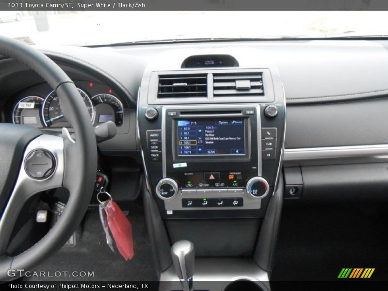 Super White / Black/Ash 2013 Toyota Camry SE