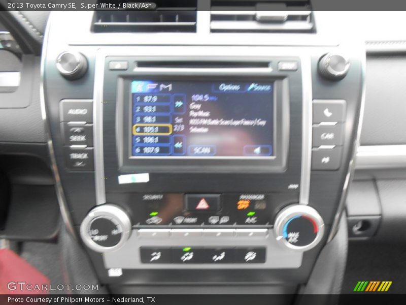 Super White / Black/Ash 2013 Toyota Camry SE