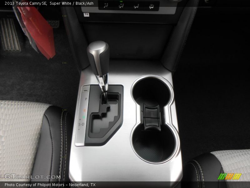 Super White / Black/Ash 2013 Toyota Camry SE