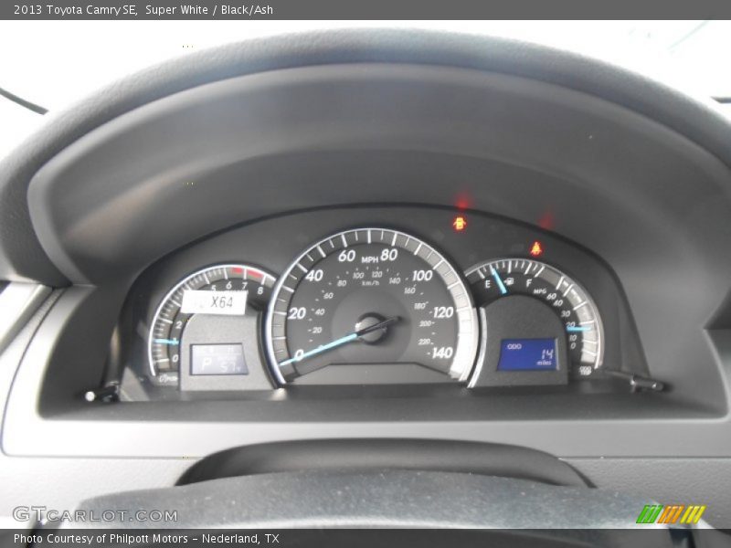 Super White / Black/Ash 2013 Toyota Camry SE