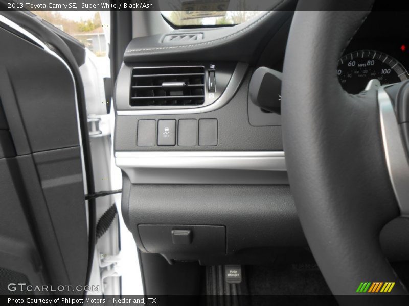 Super White / Black/Ash 2013 Toyota Camry SE