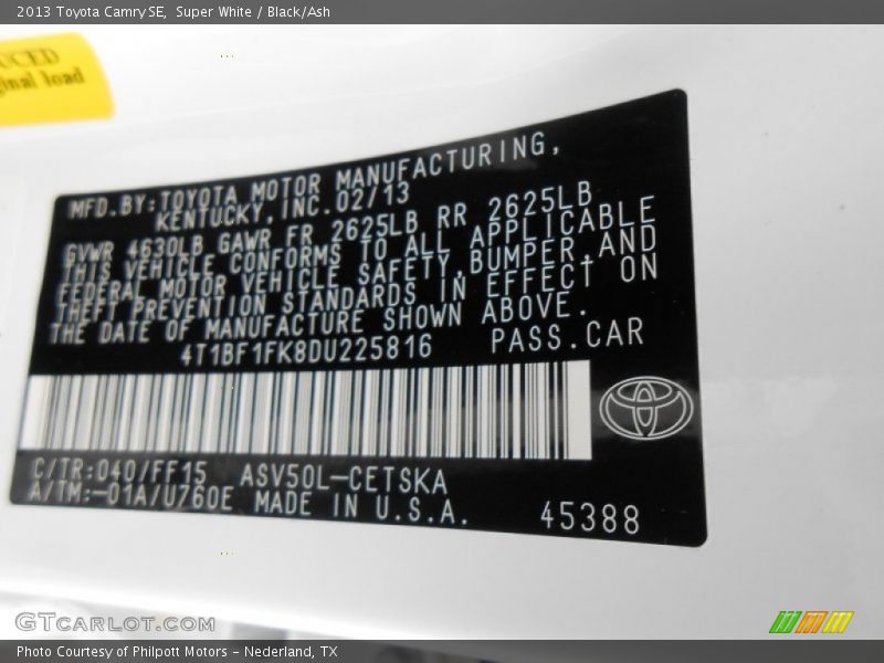 Super White / Black/Ash 2013 Toyota Camry SE