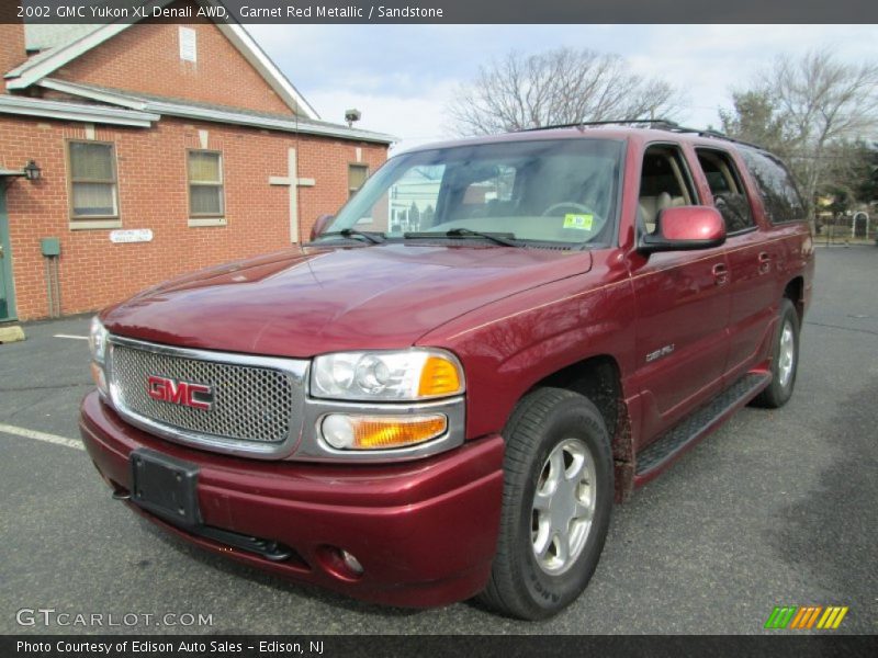 Front 3/4 View of 2002 Yukon XL Denali AWD