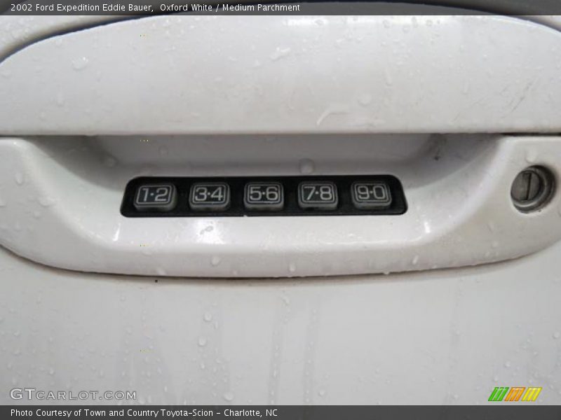 Oxford White / Medium Parchment 2002 Ford Expedition Eddie Bauer