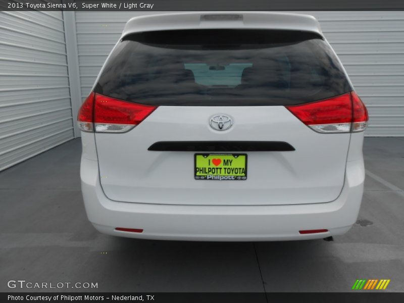 Super White / Light Gray 2013 Toyota Sienna V6