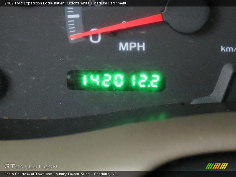 Oxford White / Medium Parchment 2002 Ford Expedition Eddie Bauer