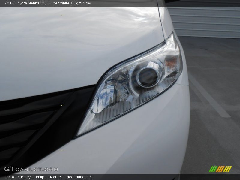 Super White / Light Gray 2013 Toyota Sienna V6