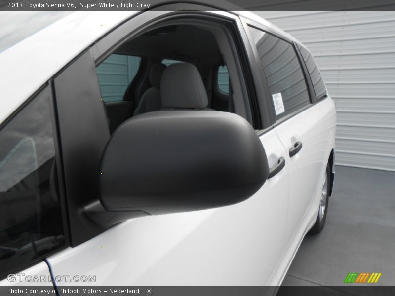 Super White / Light Gray 2013 Toyota Sienna V6