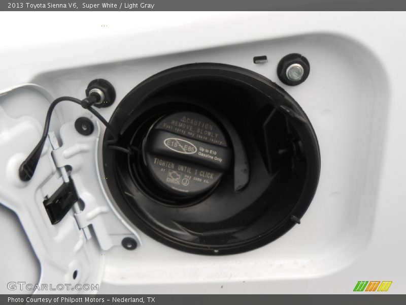 Super White / Light Gray 2013 Toyota Sienna V6