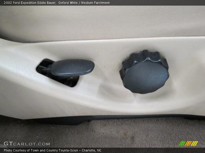 Oxford White / Medium Parchment 2002 Ford Expedition Eddie Bauer