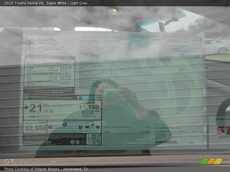 Super White / Light Gray 2013 Toyota Sienna V6