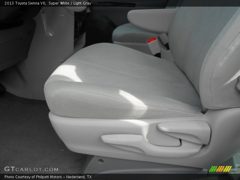 Super White / Light Gray 2013 Toyota Sienna V6