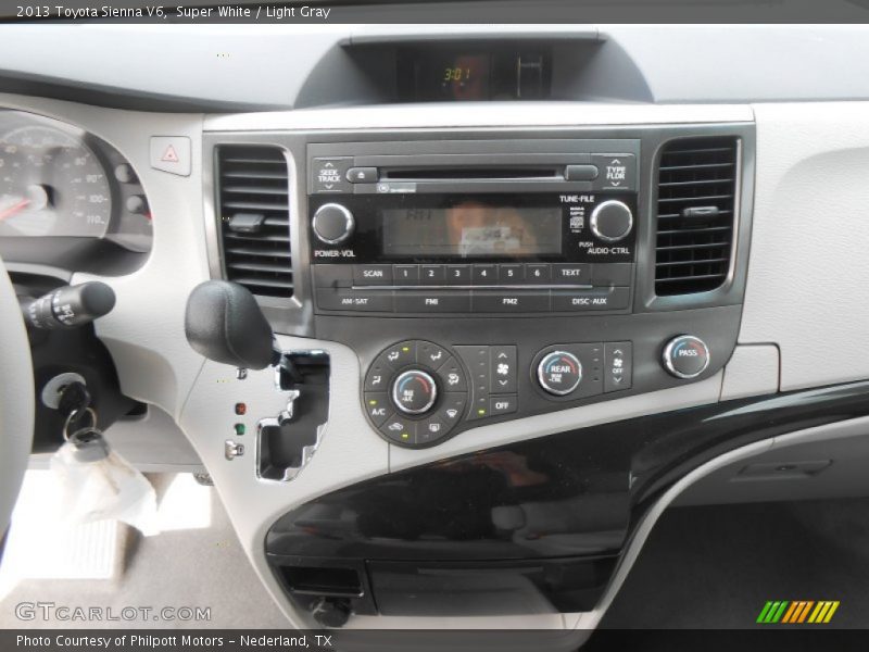 Super White / Light Gray 2013 Toyota Sienna V6