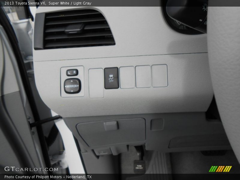 Super White / Light Gray 2013 Toyota Sienna V6