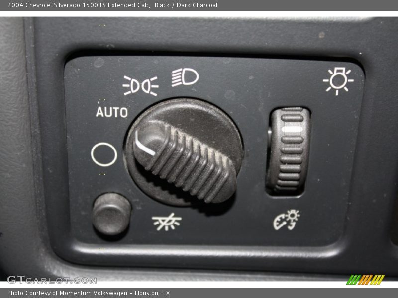 Controls of 2004 Silverado 1500 LS Extended Cab