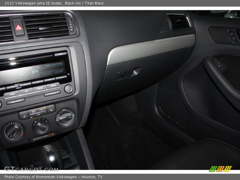 Black Uni / Titan Black 2013 Volkswagen Jetta SE Sedan