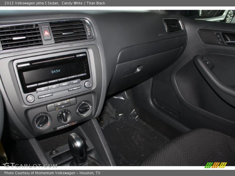 Candy White / Titan Black 2013 Volkswagen Jetta S Sedan