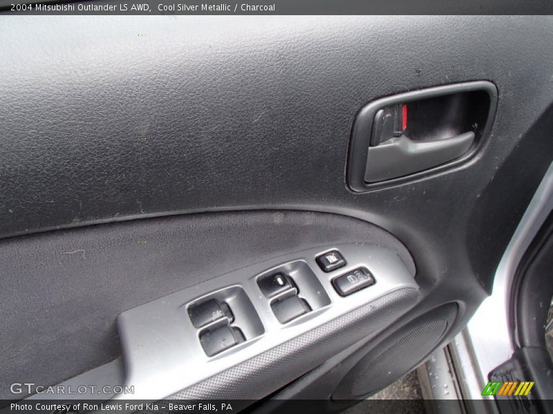 Cool Silver Metallic / Charcoal 2004 Mitsubishi Outlander LS AWD