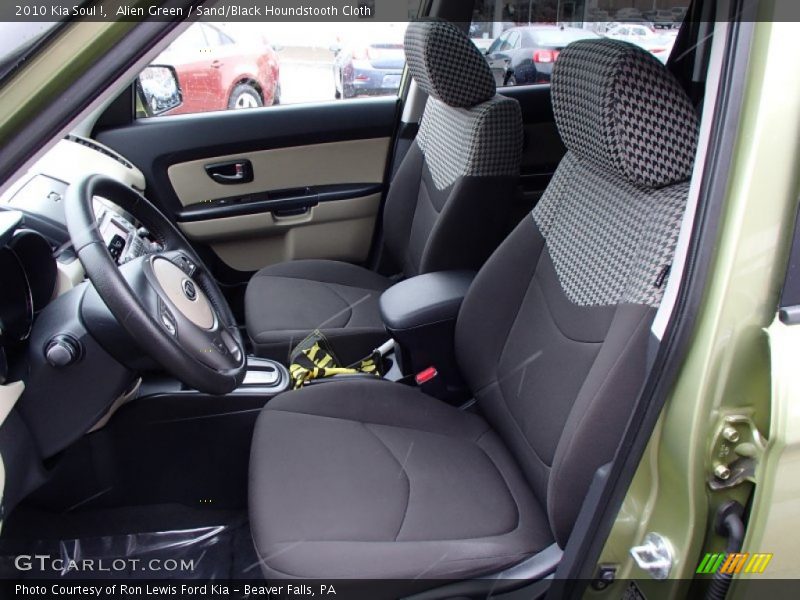  2010 Soul ! Sand/Black Houndstooth Cloth Interior