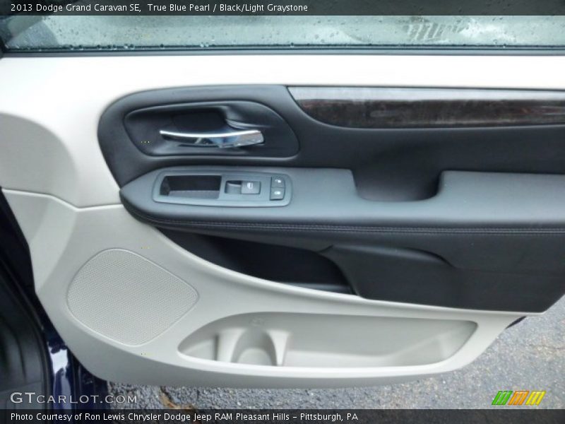 True Blue Pearl / Black/Light Graystone 2013 Dodge Grand Caravan SE
