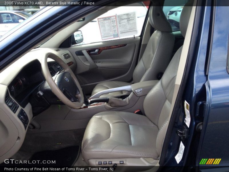Front Seat of 2006 XC70 AWD