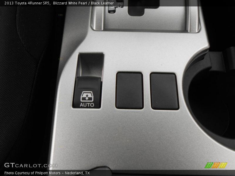 Blizzard White Pearl / Black Leather 2013 Toyota 4Runner SR5