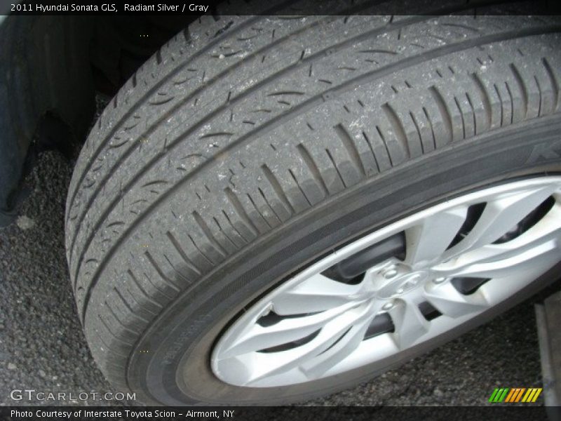 Radiant Silver / Gray 2011 Hyundai Sonata GLS