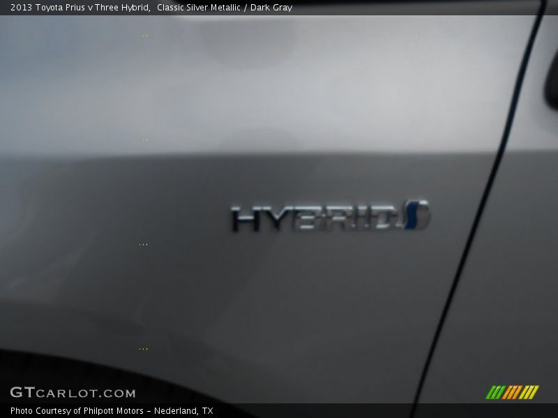 Classic Silver Metallic / Dark Gray 2013 Toyota Prius v Three Hybrid