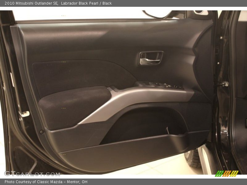 Door Panel of 2010 Outlander SE