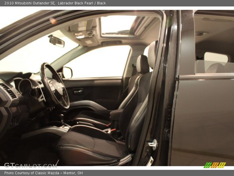 Labrador Black Pearl / Black 2010 Mitsubishi Outlander SE