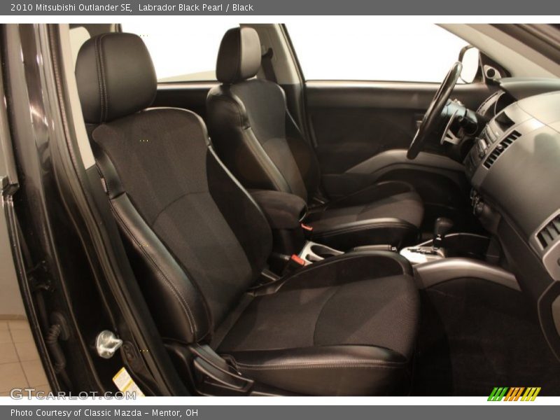 Front Seat of 2010 Outlander SE