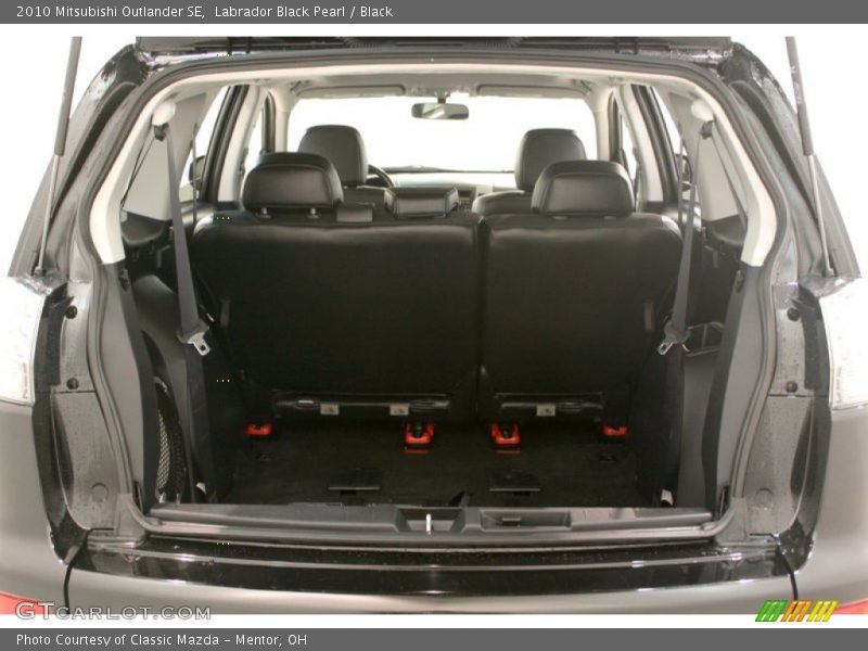  2010 Outlander SE Trunk