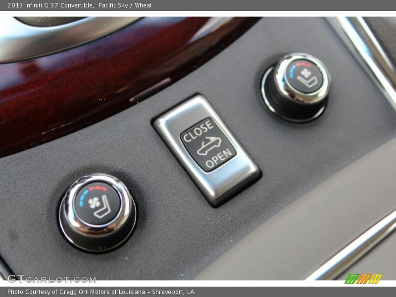 Controls of 2013 G 37 Convertible