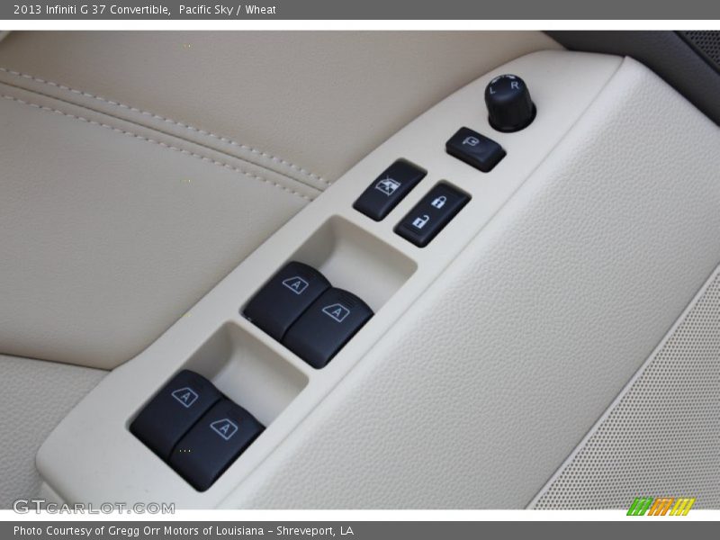 Controls of 2013 G 37 Convertible