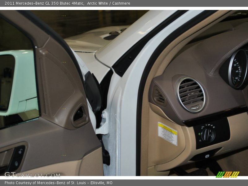 Arctic White / Cashmere 2011 Mercedes-Benz GL 350 Blutec 4Matic