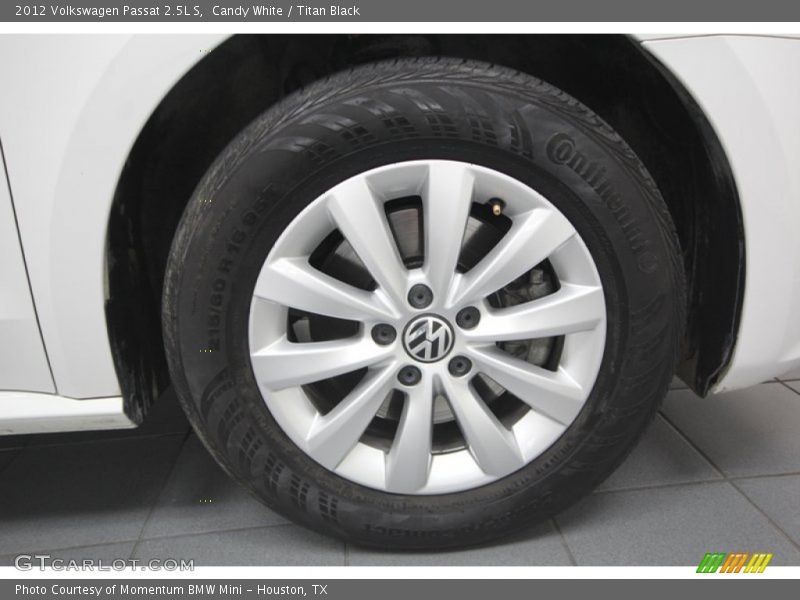 Candy White / Titan Black 2012 Volkswagen Passat 2.5L S