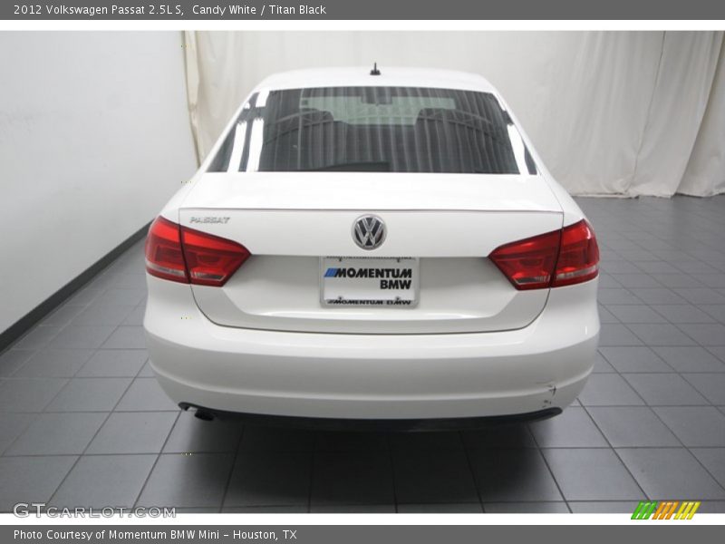 Candy White / Titan Black 2012 Volkswagen Passat 2.5L S