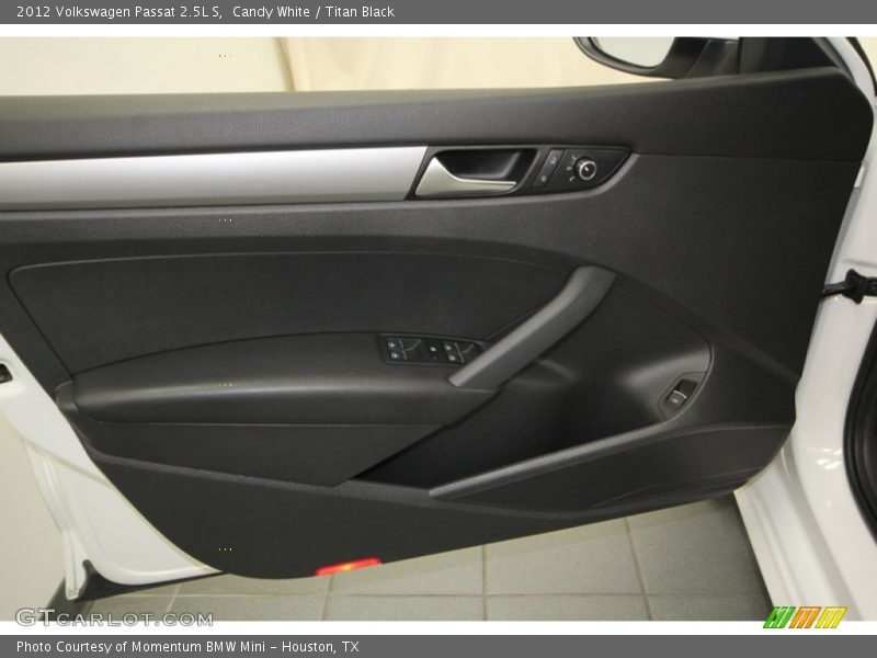 Candy White / Titan Black 2012 Volkswagen Passat 2.5L S