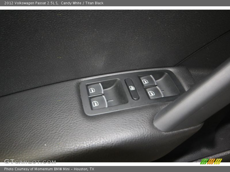 Candy White / Titan Black 2012 Volkswagen Passat 2.5L S
