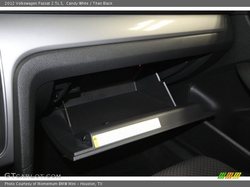 Candy White / Titan Black 2012 Volkswagen Passat 2.5L S
