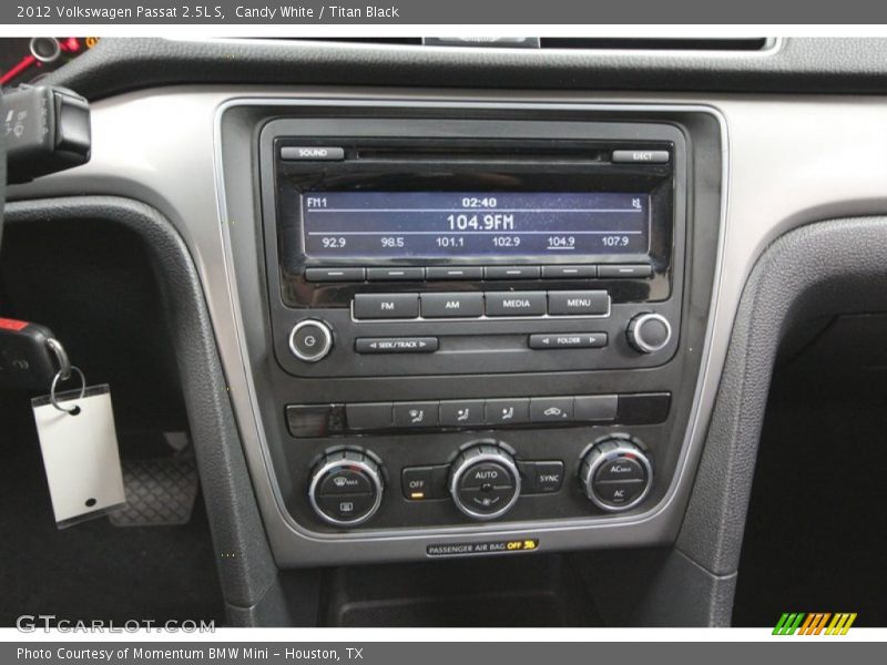 Candy White / Titan Black 2012 Volkswagen Passat 2.5L S