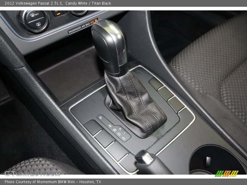 Candy White / Titan Black 2012 Volkswagen Passat 2.5L S