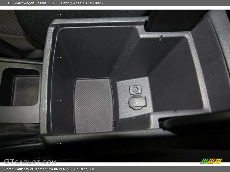 Candy White / Titan Black 2012 Volkswagen Passat 2.5L S